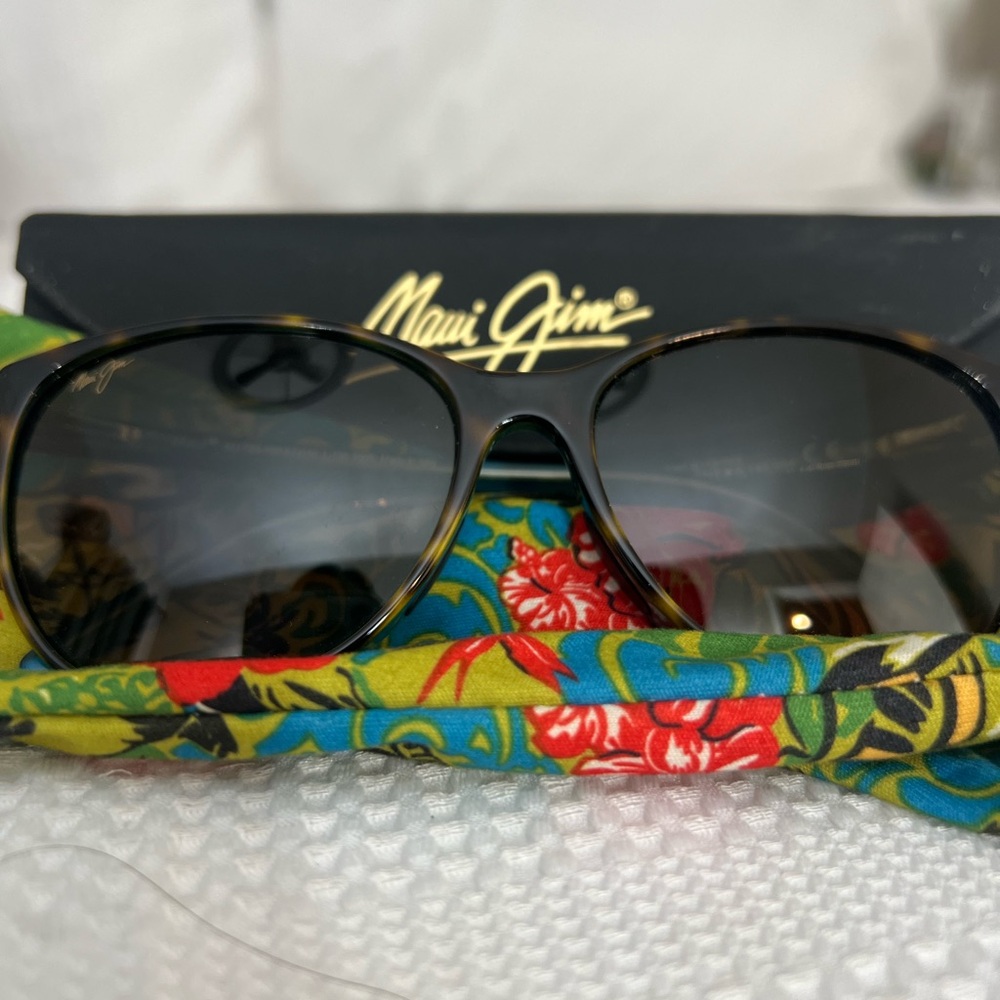 Maui Jim Black Aviator Sunglasses with Polarized Lenses